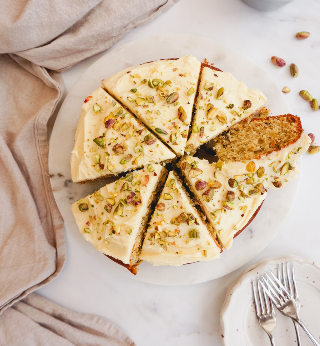 White Chocolate & Pistachio&nbsp;Cake